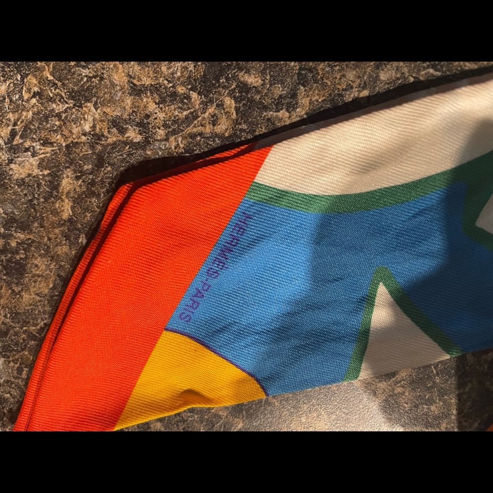 Hermès Twilly Scarf